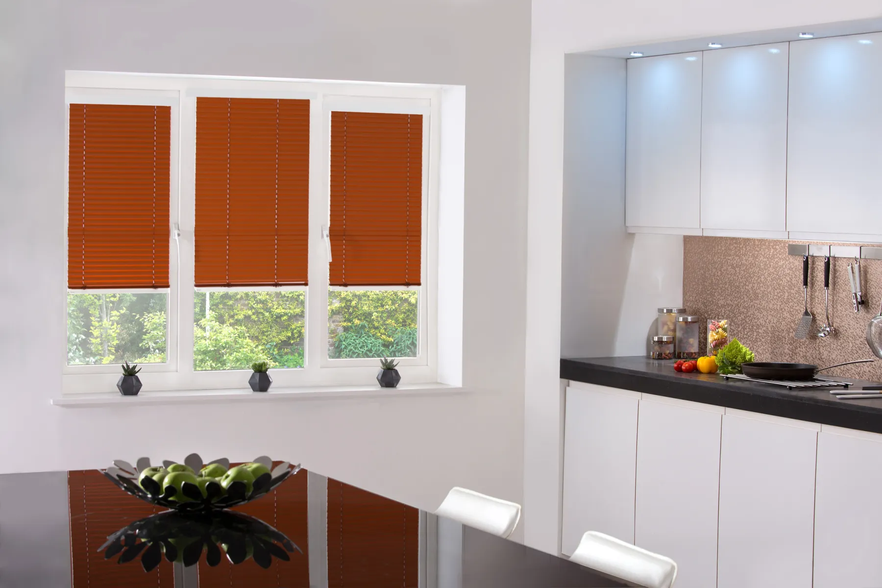 Venetian_BurntOrange_Closed_ModKitchen.webp